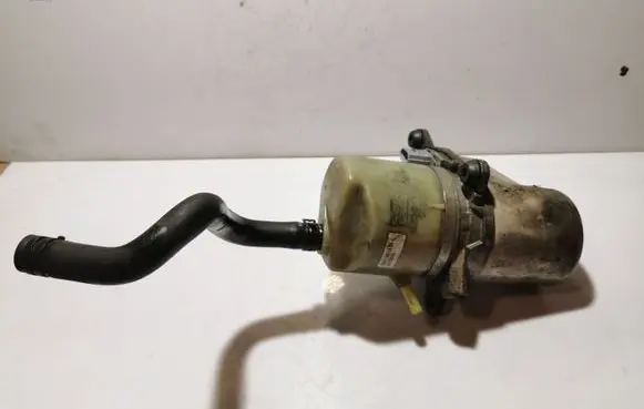 Volvo V50 Power steering pump 30723582