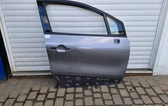 Renault Captur Front door