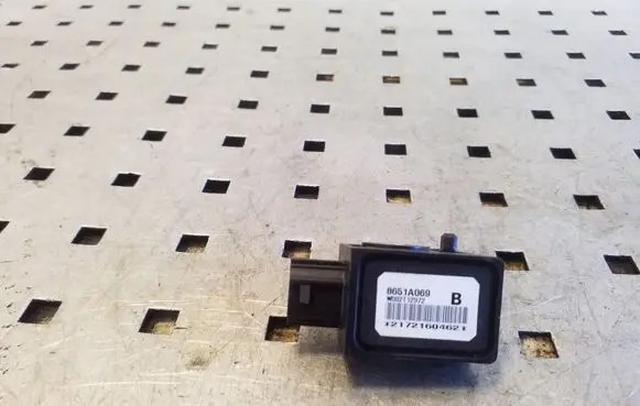 Mitsubishi Pajero Airbag deployment crash/impact sensor 8651A069