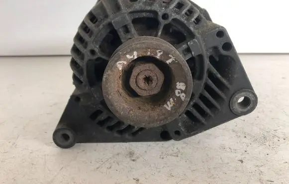 Audi A4 S4 B5 8D Generator/alternator