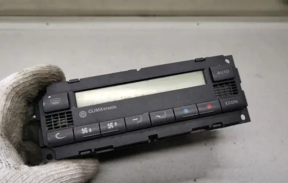 Volkswagen Golf IV Climate control unit