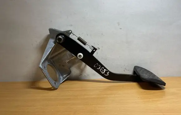 Mercedes-Benz S W221 Brake pedal A2212901119 C3653
