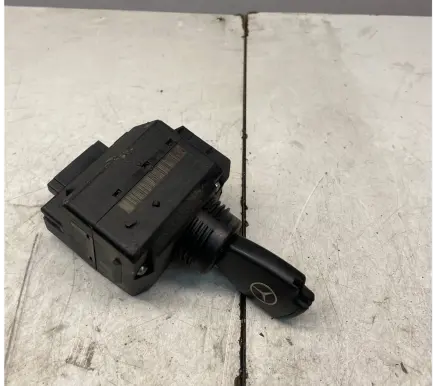 Mercedes-Benz E W211 Ignition lock 2115451408 330022209 9001915550206192