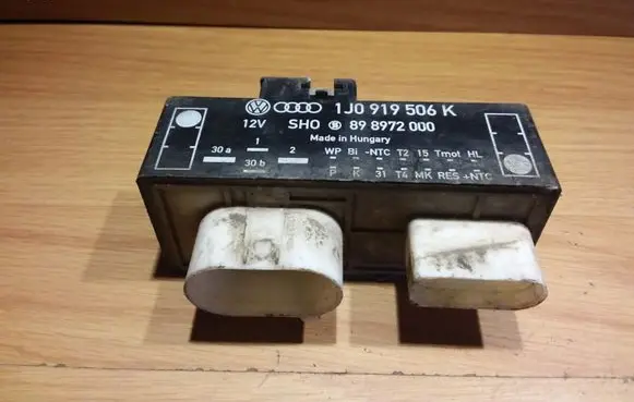 Volkswagen Golf IV Coolant fan relay 1J0919506K 898972000