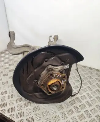 Rear wheel hub spindle/knuckle