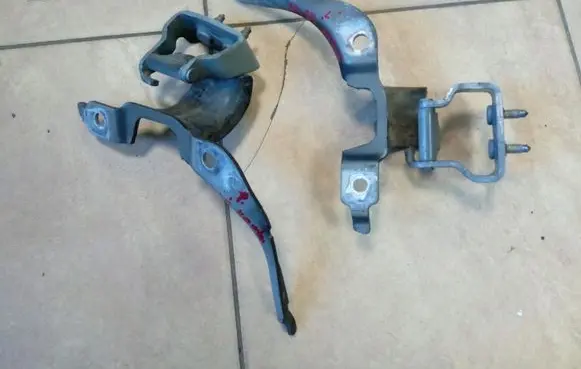 Audi A4 S4 B7 8E 8H Tailgate/trunk/boot hinge 8E9827299F 8E9827300F