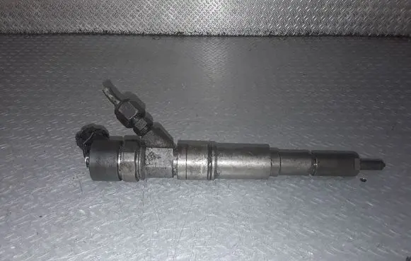 BMW 5 E39 Fuel injector 0445110047