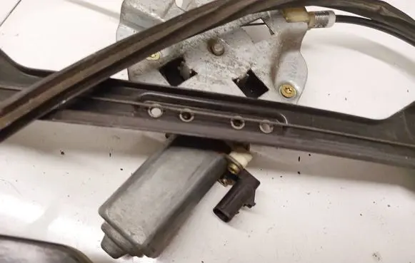 Dodge Magnum Front door window regulator motor 