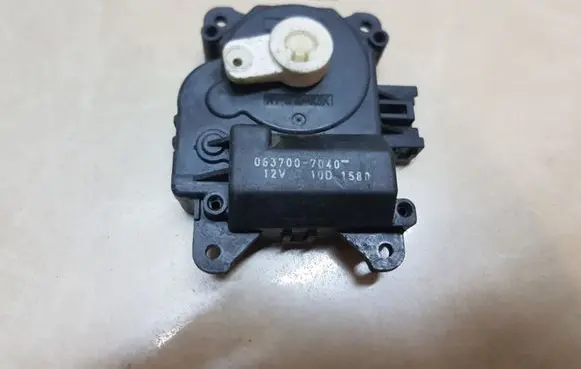 Mitsubishi Pajero Air flap motor/actuator 0637007040