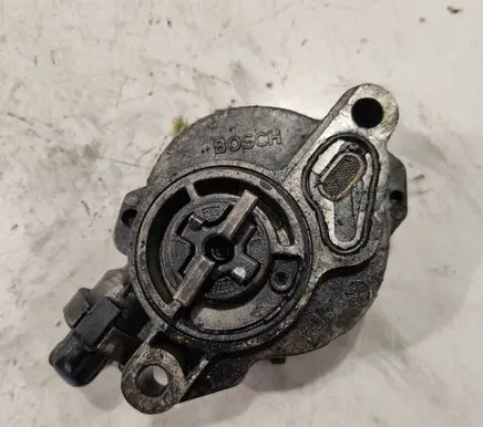 Peugeot 308 Vacuum pump D1562C1