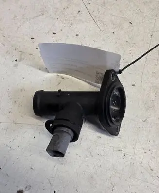 Volkswagen PASSAT B6 Engine coolant pipe/hose 036121121D