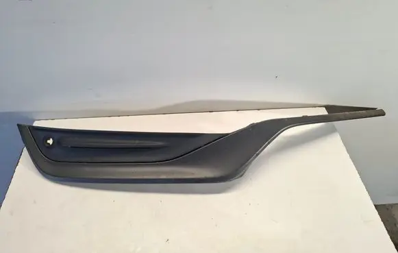 Front bumper splitter molding