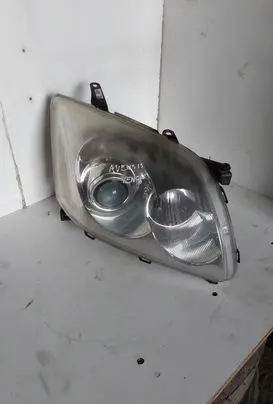 Toyota Avensis T250 Headlight/headlamp