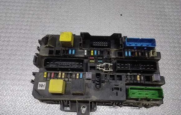 Opel Zafira B Fuse module 5DK00866943