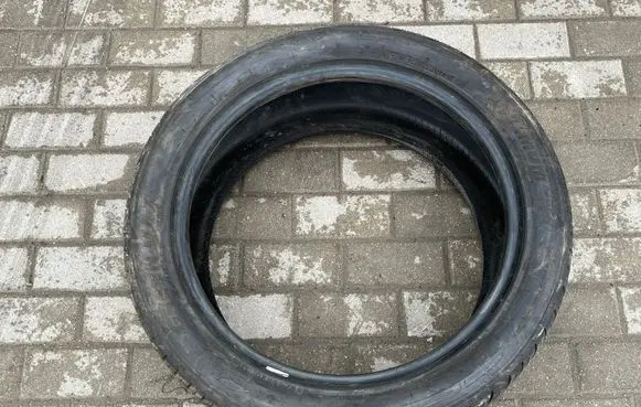 Volvo XC60 R20 summer tire 