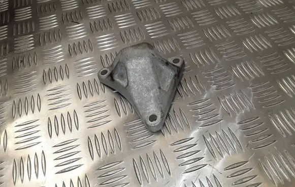 Volvo XC90 Gear shift cable bracket 8675726