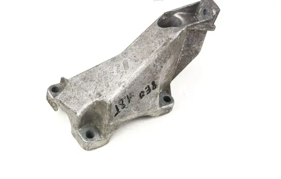 Audi A4 S4 B6 8E 8H Engine mounting bracket 8e0199307