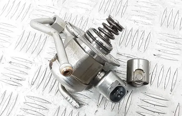 Seat Leon (5F) Fuel injection high pressure pump 04E127025D