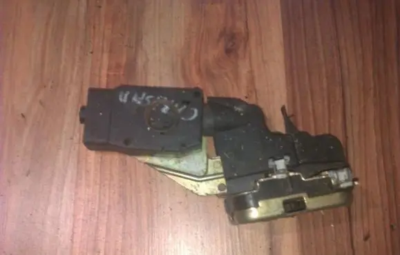 Mitsubishi Carisma Front door lock