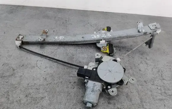 Mitsubishi Lancer Front door window regulator with motor