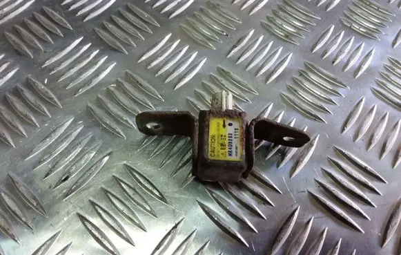 Mitsubishi Pajero Airbag deployment crash/impact sensor MR409363