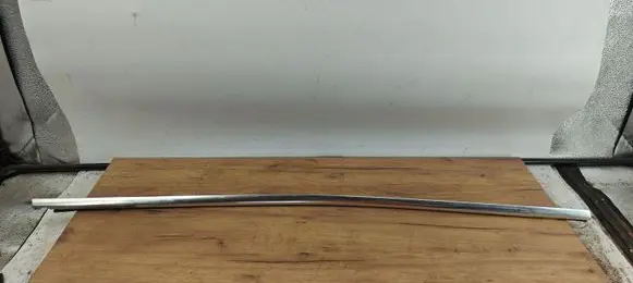 Volkswagen Touareg I Front door glass trim molding