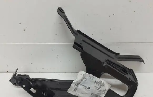 Audi A6 S6 C8 4K Fender mounting bracket 4K0821131