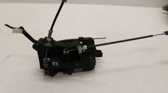 Opel Signum Front door lock 13210769