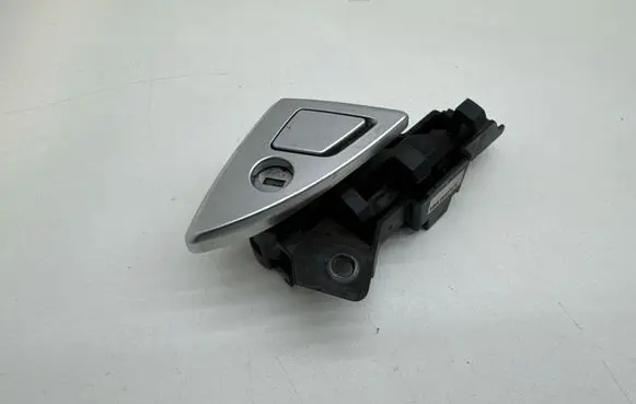 BMW 5 F10 F11 Glove box lock 03F1010017