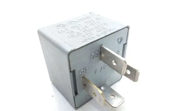 Volkswagen PASSAT B5.5 Other relay 141951253B 20240072