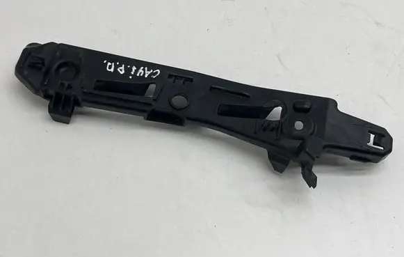 Porsche Cayenne (92A) Fender mounting bracket 7P5807050B