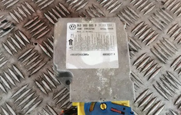 Volkswagen Touran I Airbag control unit/module 1K0909605P