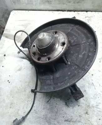 Opel Meriva B Front wheel hub spindle knuckle 13283362