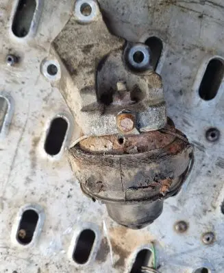 Volvo S60 Gearbox mount 5619