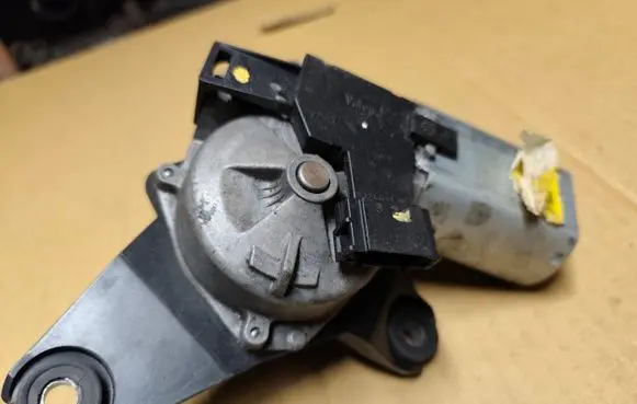 Chrysler 300 - 300C Rear window wiper motor