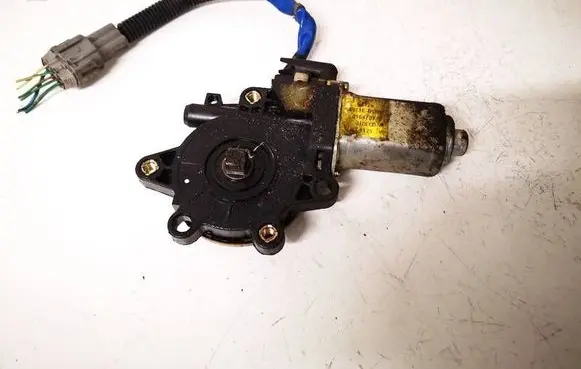 Nissan X-Trail T30 Front door window regulator motor 807318h301