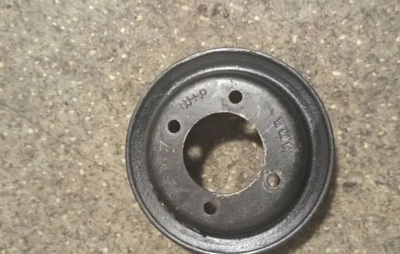 BMW 5 E39 Water pump pulley 2246129