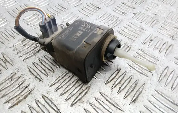 Audi A4 S4 B5 8D Headlight level adjustment motor 