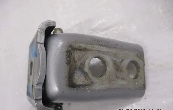 Citroen DS4 Front door upper hinge