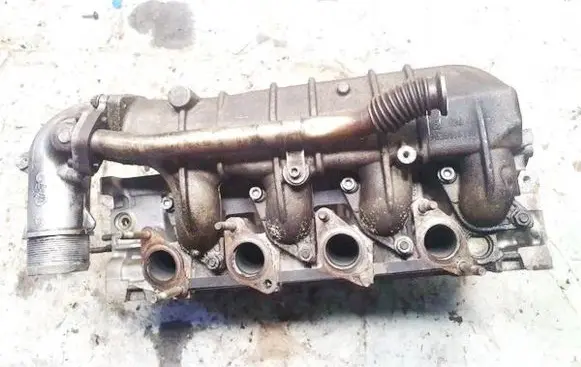 Peugeot 307 Engine head 9635616310
