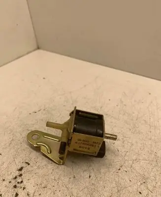 Audi 80 90 S2 B4 Vacuum valve 437906283A 2092