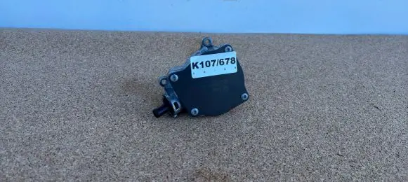 Volkswagen Golf V Vacuum pump 07K145100B