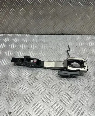 Honda CR-V Front door exterior handle/bracket 