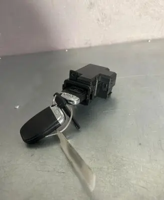 Audi A4 S4 B8 8K Ignition lock 8K0909131D 33304430101 100464121338522