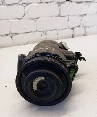 Volkswagen PASSAT B5.5 Air conditioning (A/C) compressor (pump) 8D0260805K