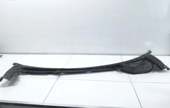 Tesla Model S Wiper trim 100897600
