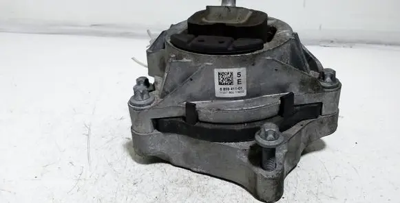 BMW 2 F22 F23 Engine mount bracket 6859411