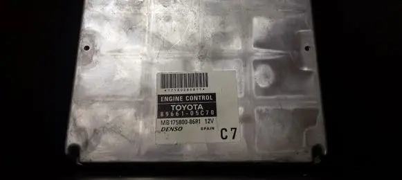 Toyota Avensis T250 Engine control unit/module 8966105C7