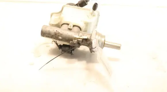 Volkswagen Golf VI Master brake cylinder 23FTE