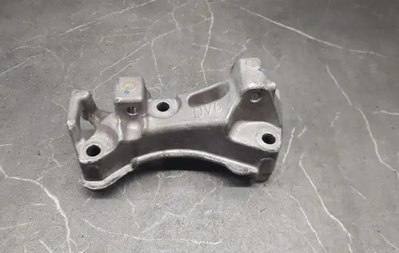 Peugeot 307 Engine mounting bracket 9645382880